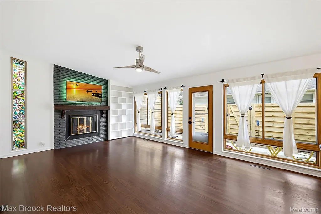 1411 W Farnum Avenue Royal Oak City MI 48067