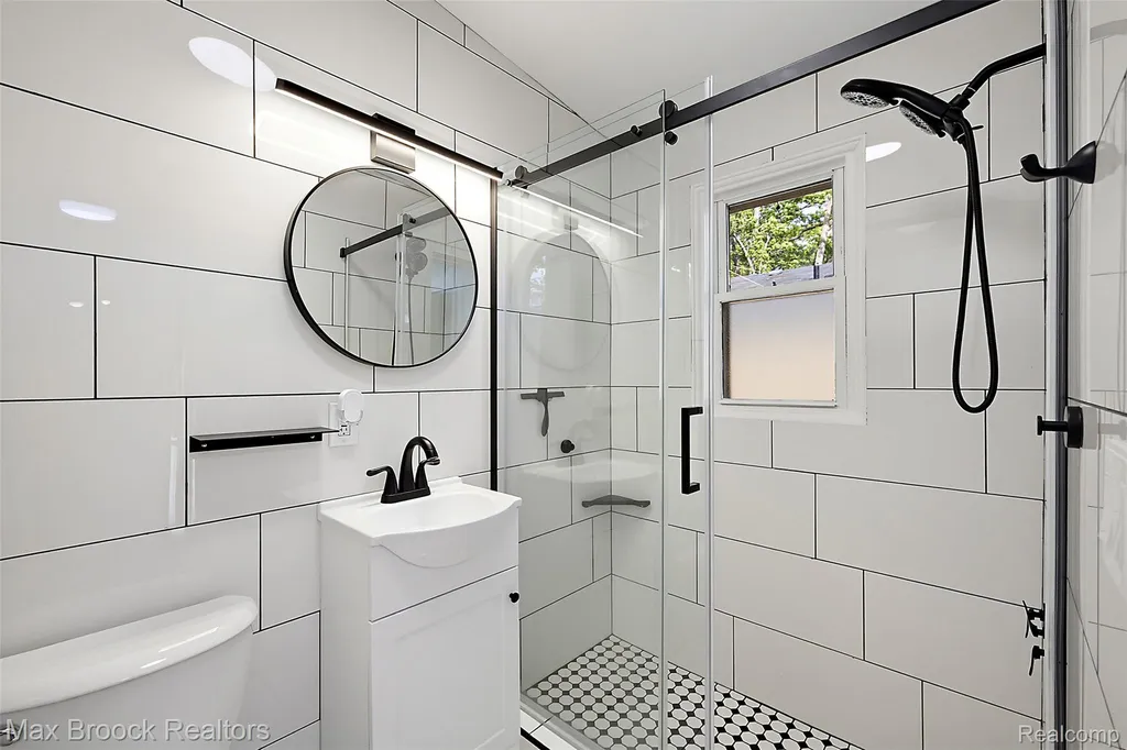 1411 W Farnum Avenue Royal Oak City MI 48067