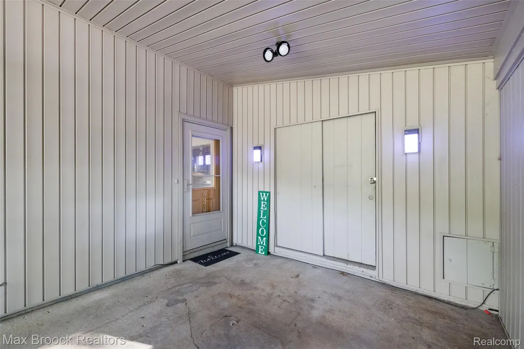 1411 W Farnum Avenue Royal Oak City MI 48067