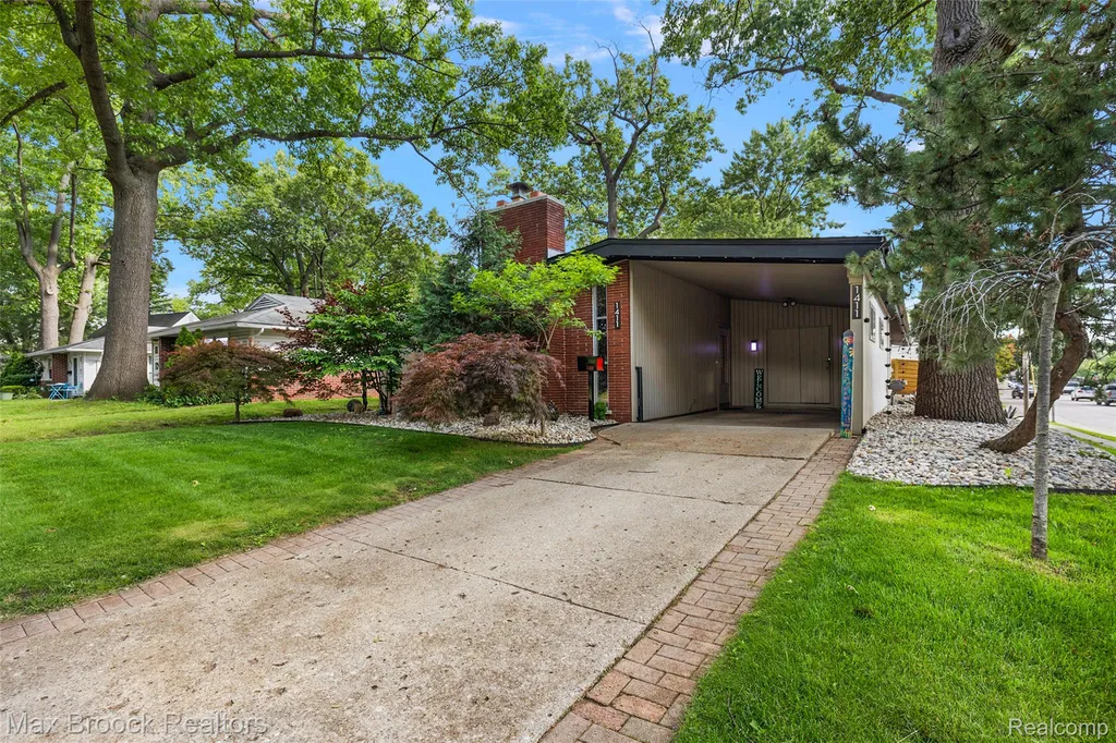 1411 W Farnum Avenue Royal Oak City MI 48067