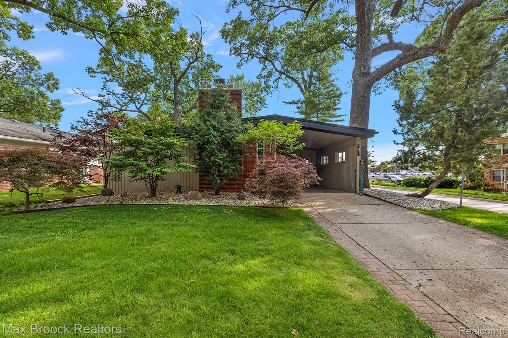 1411 W Farnum Avenue Royal Oak City MI 48067