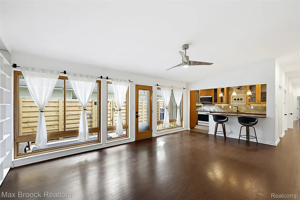 1411 W Farnum Avenue Royal Oak City MI 48067