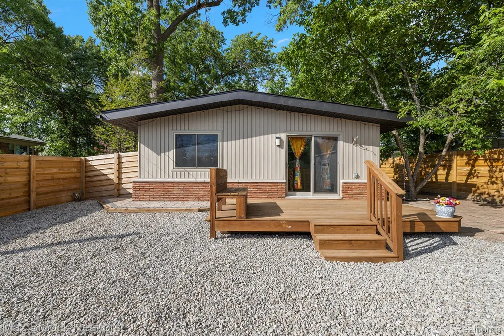 1411 W Farnum Avenue Royal Oak City MI 48067