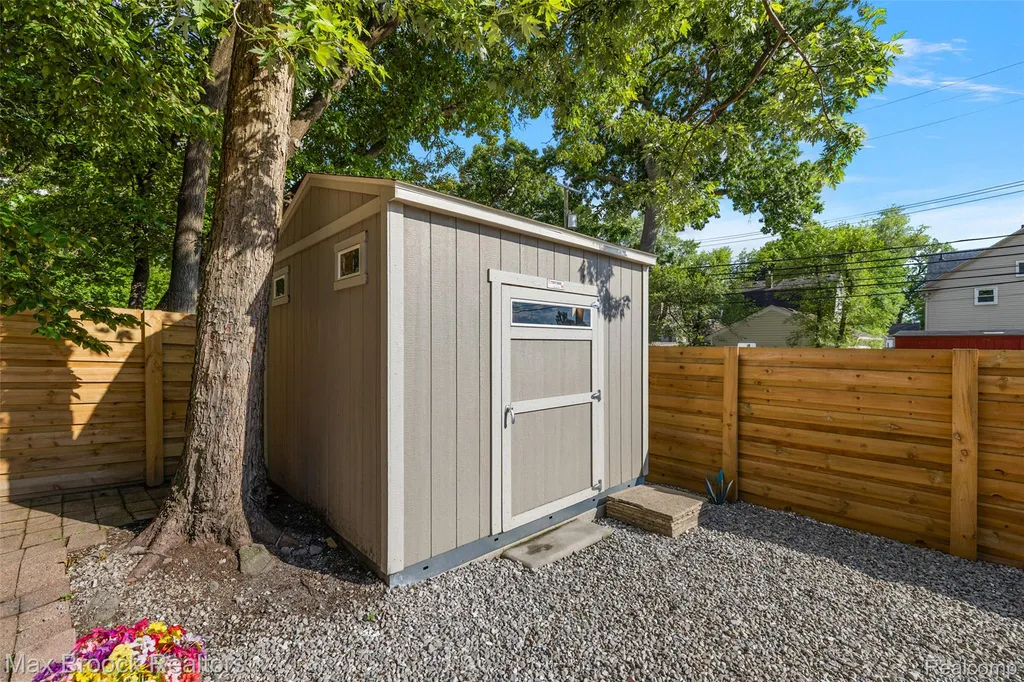 1411 W Farnum Avenue Royal Oak City MI 48067