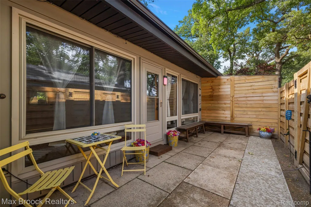 1411 W Farnum Avenue Royal Oak City MI 48067