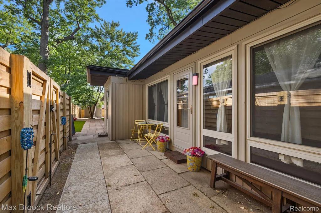 1411 W Farnum Avenue Royal Oak City MI 48067