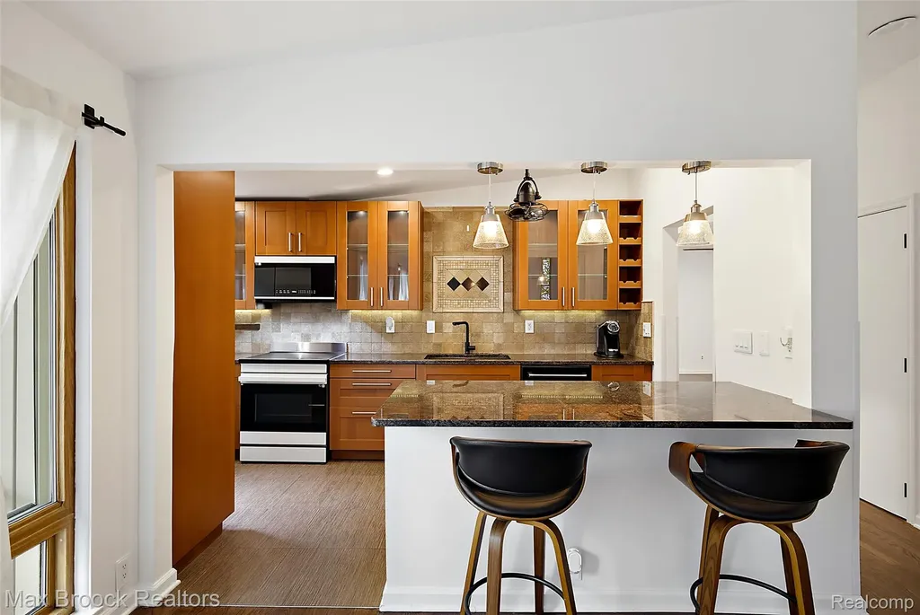 1411 W Farnum Avenue Royal Oak City MI 48067