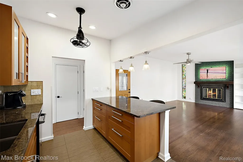 1411 W Farnum Avenue Royal Oak City MI 48067