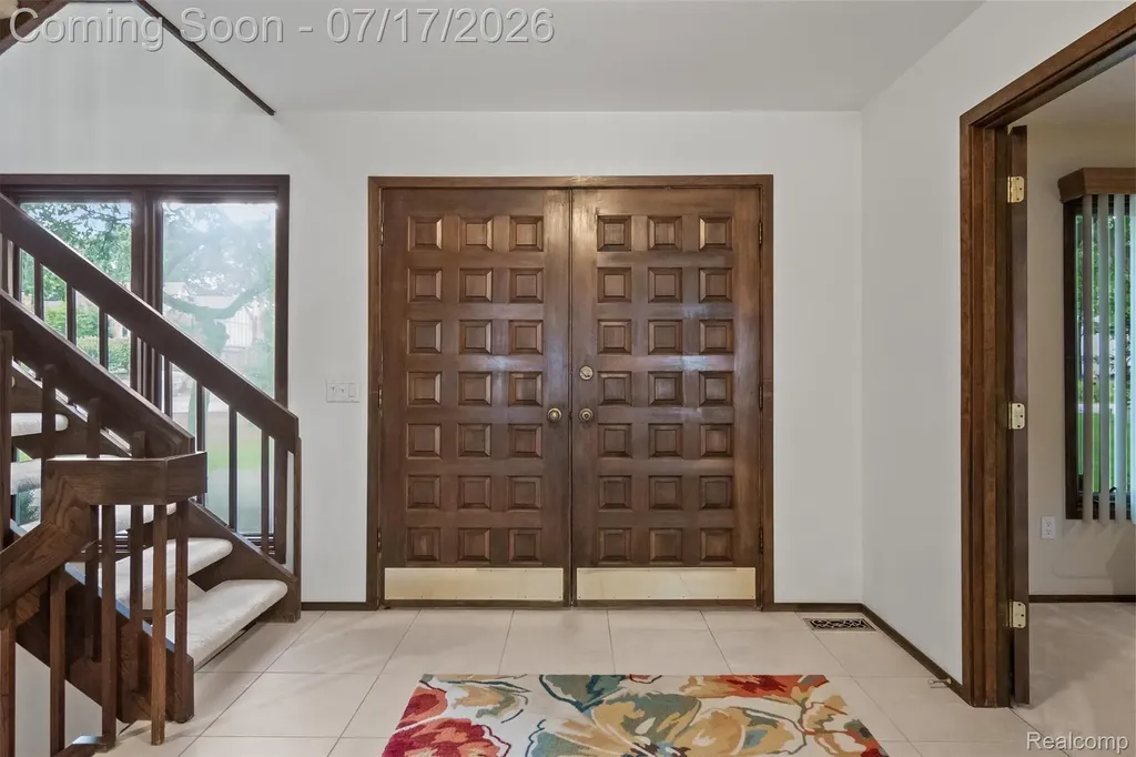 5863 Seville Circle Orchard Lake Village City MI 48324