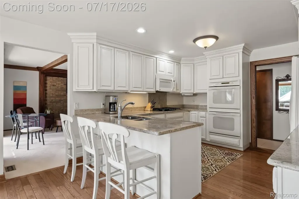 5863 Seville Circle Orchard Lake Village City MI 48324