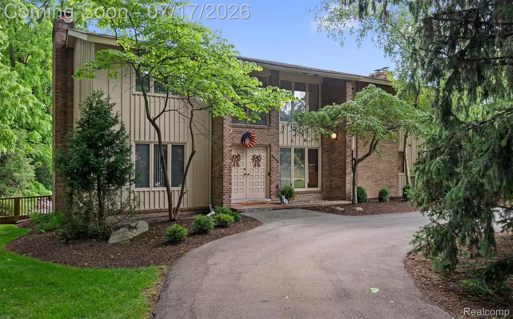 5863 Seville Circle Orchard Lake Village City MI 48324