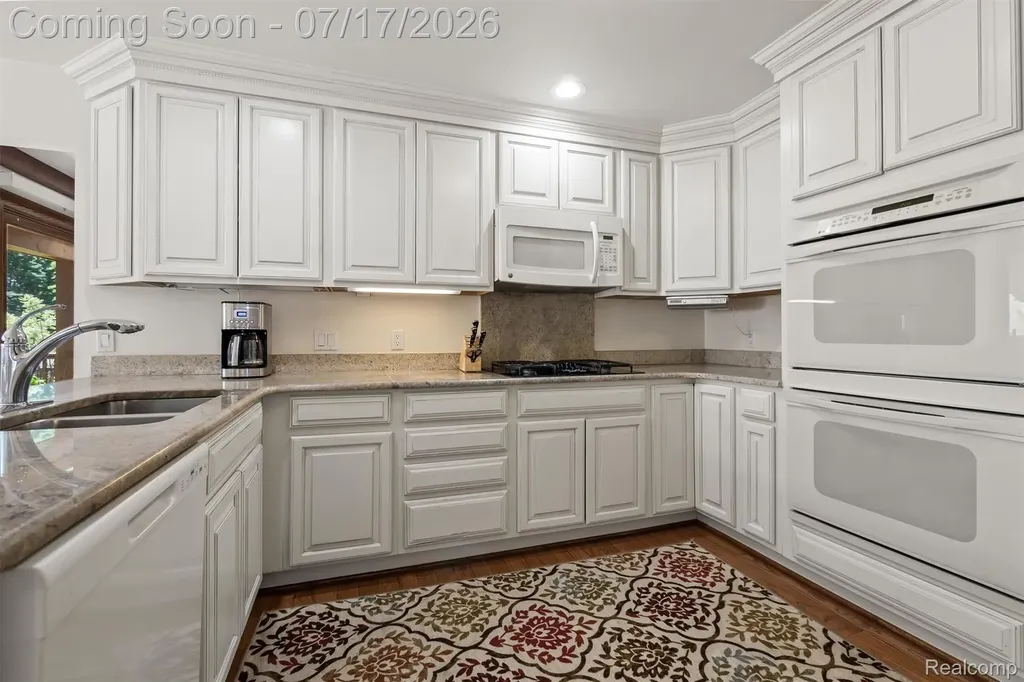 5863 Seville Circle Orchard Lake Village City MI 48324
