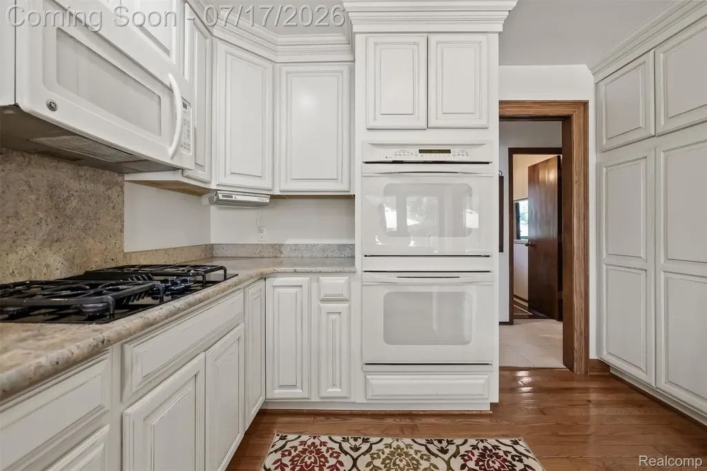5863 Seville Circle Orchard Lake Village City MI 48324
