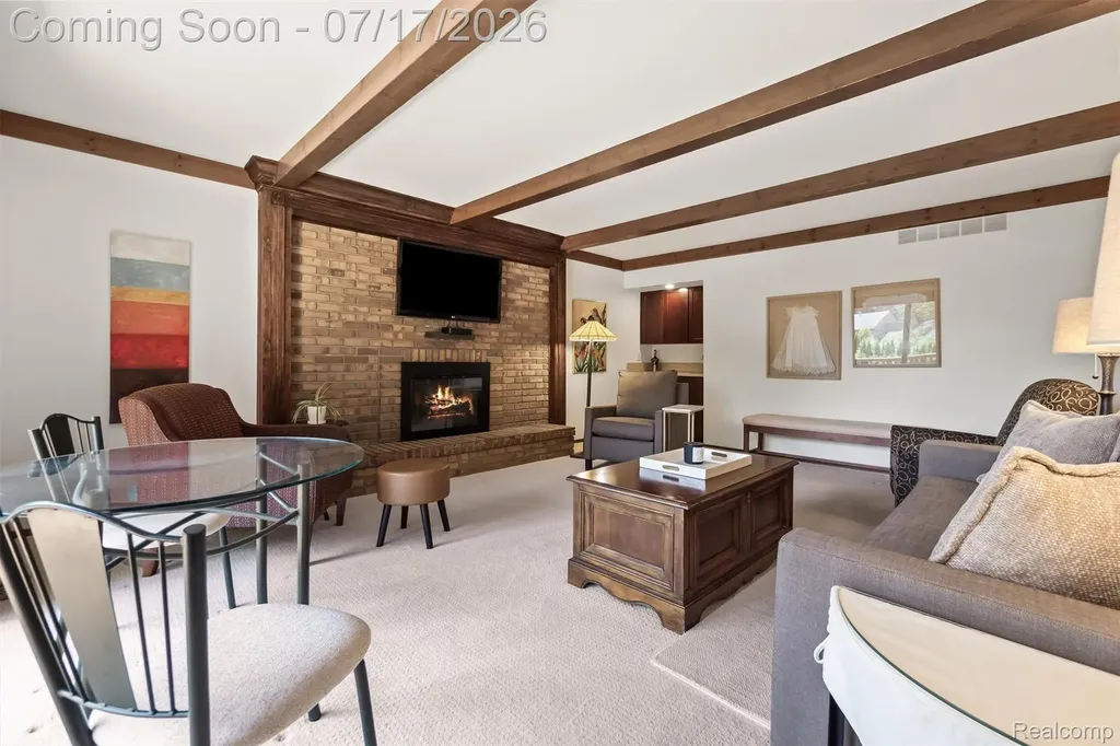 5863 Seville Circle Orchard Lake Village City MI 48324