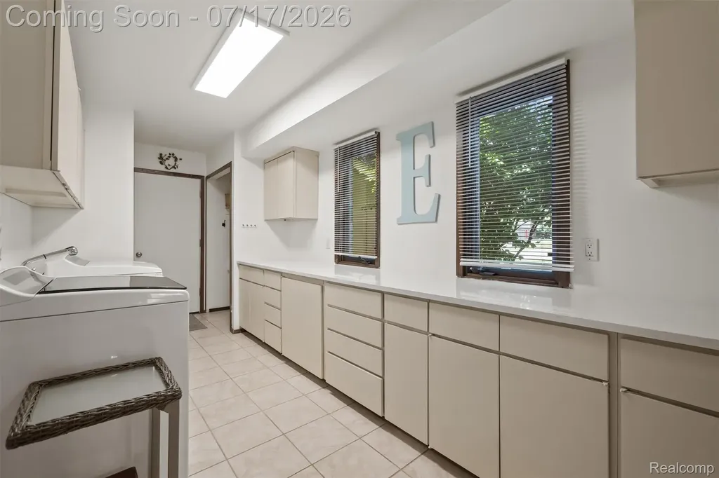 5863 Seville Circle Orchard Lake Village City MI 48324