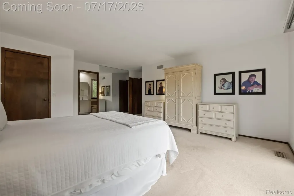 5863 Seville Circle Orchard Lake Village City MI 48324