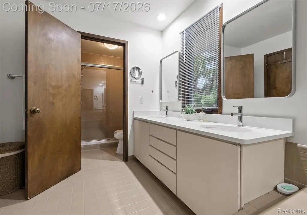 5863 Seville Circle Orchard Lake Village City MI 48324