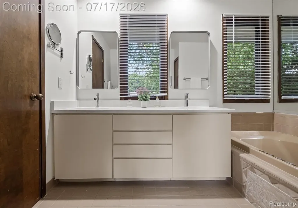 5863 Seville Circle Orchard Lake Village City MI 48324