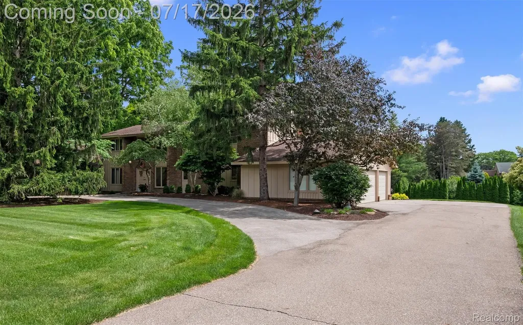 5863 Seville Circle Orchard Lake Village City MI 48324