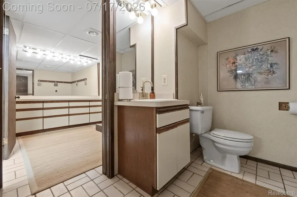 5863 Seville Circle Orchard Lake Village City MI 48324