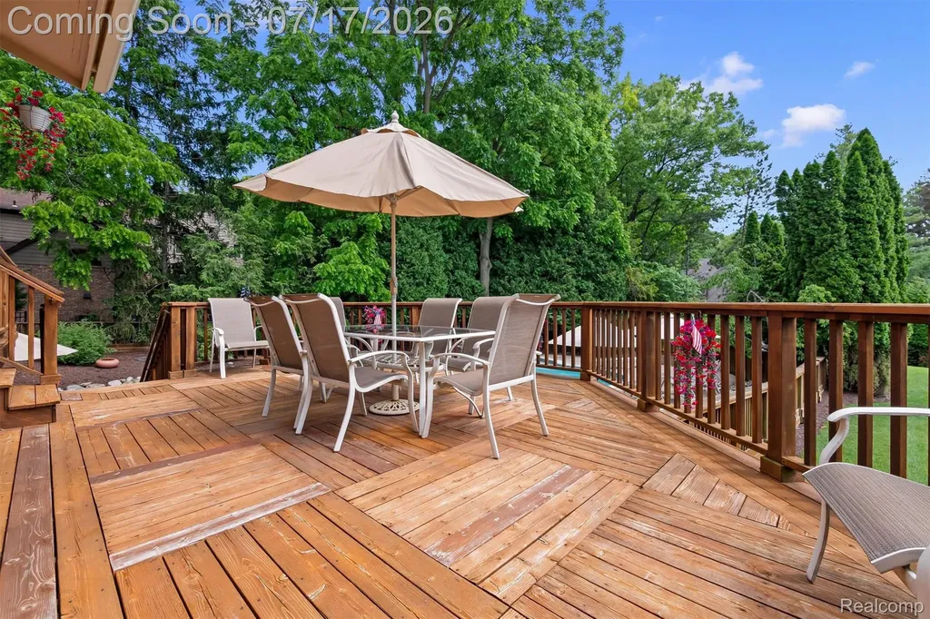 5863 Seville Circle Orchard Lake Village City MI 48324