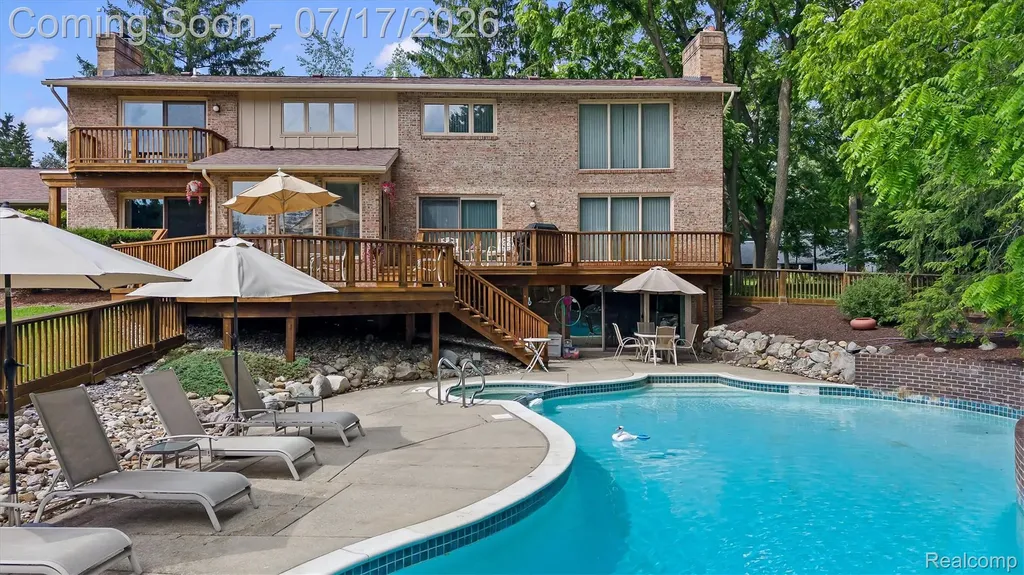 5863 Seville Circle Orchard Lake Village City MI 48324