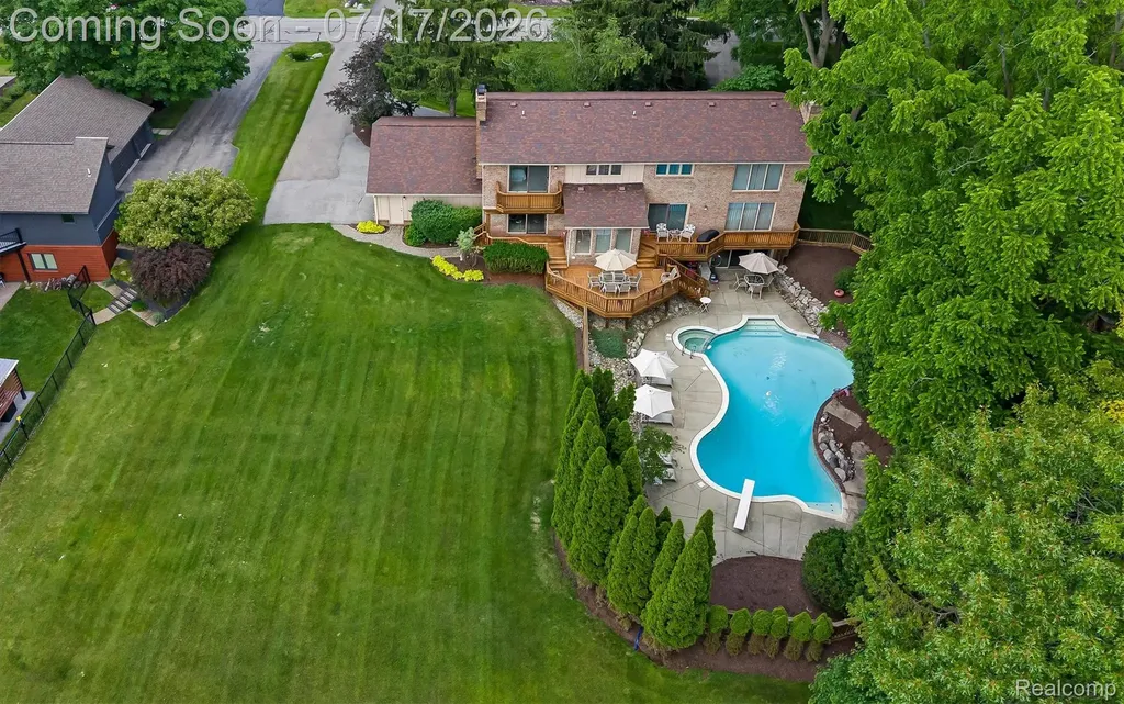 5863 Seville Circle Orchard Lake Village City MI 48324