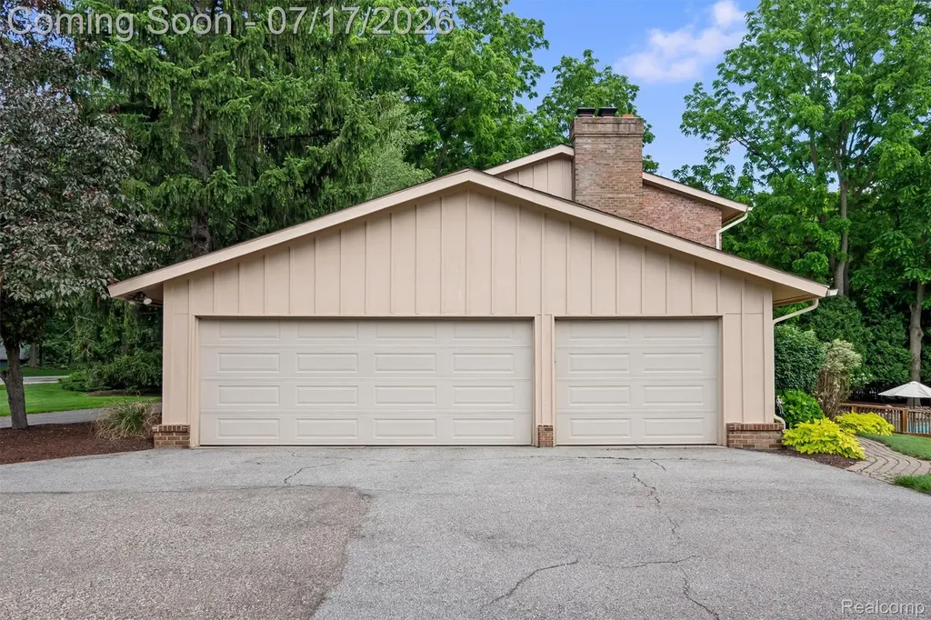 5863 Seville Circle Orchard Lake Village City MI 48324