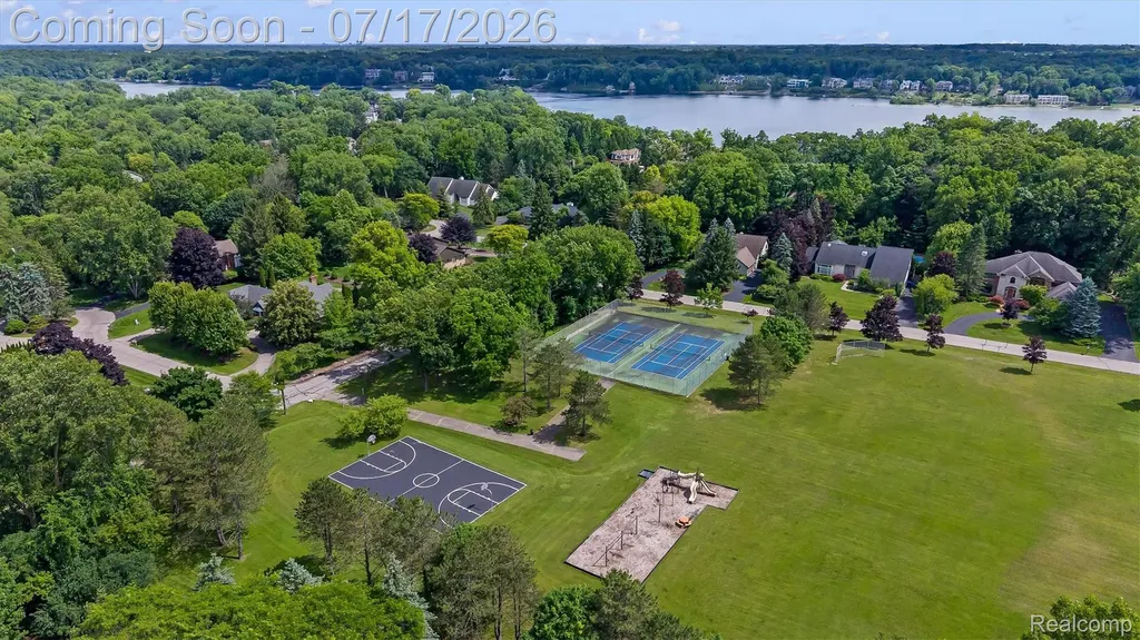 5863 Seville Circle Orchard Lake Village City MI 48324