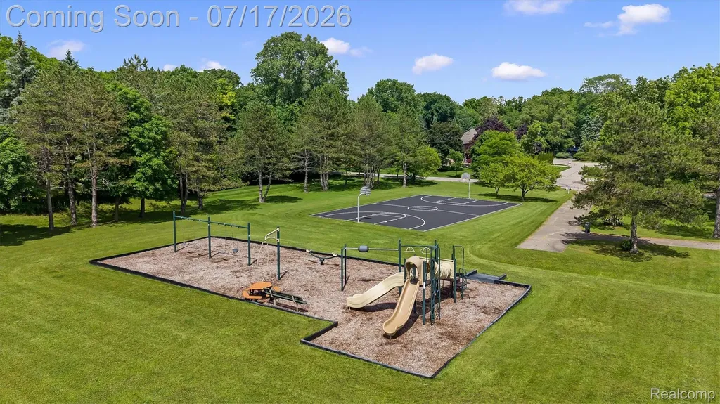 5863 Seville Circle Orchard Lake Village City MI 48324