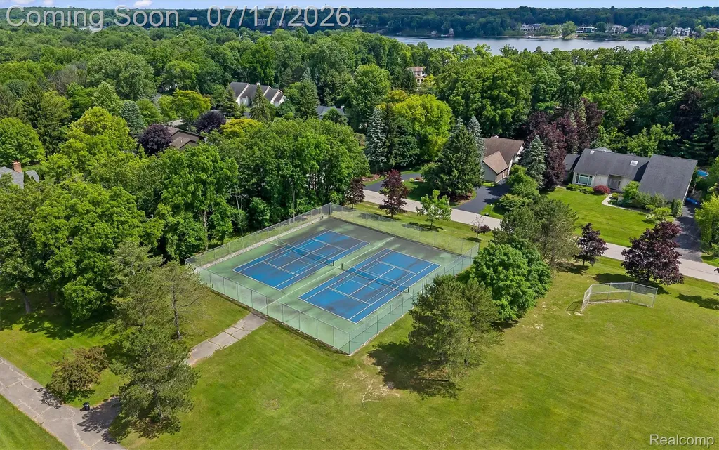 5863 Seville Circle Orchard Lake Village City MI 48324