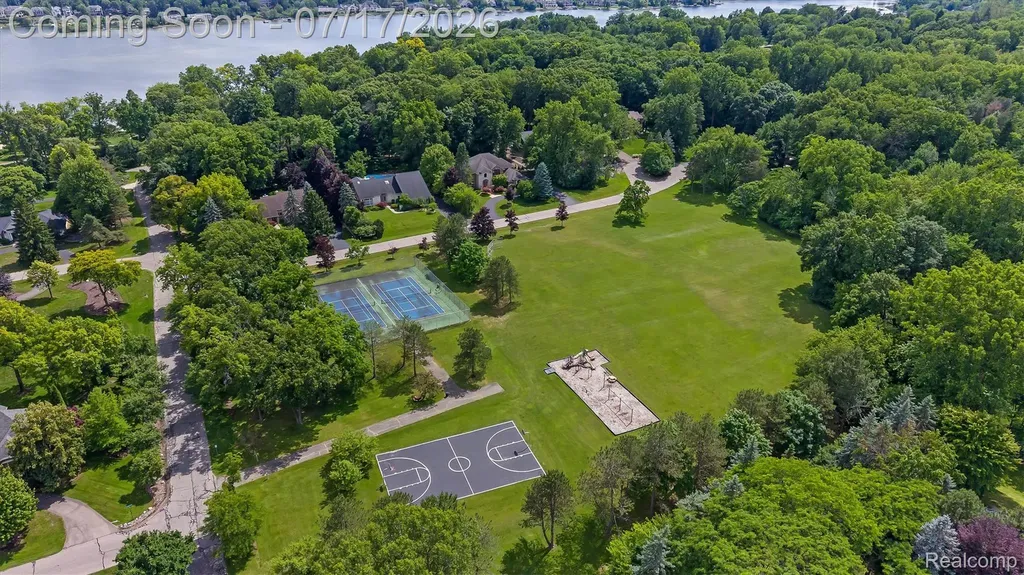 5863 Seville Circle Orchard Lake Village City MI 48324