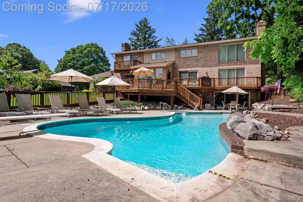 5863 Seville Circle Orchard Lake Village City MI 48324