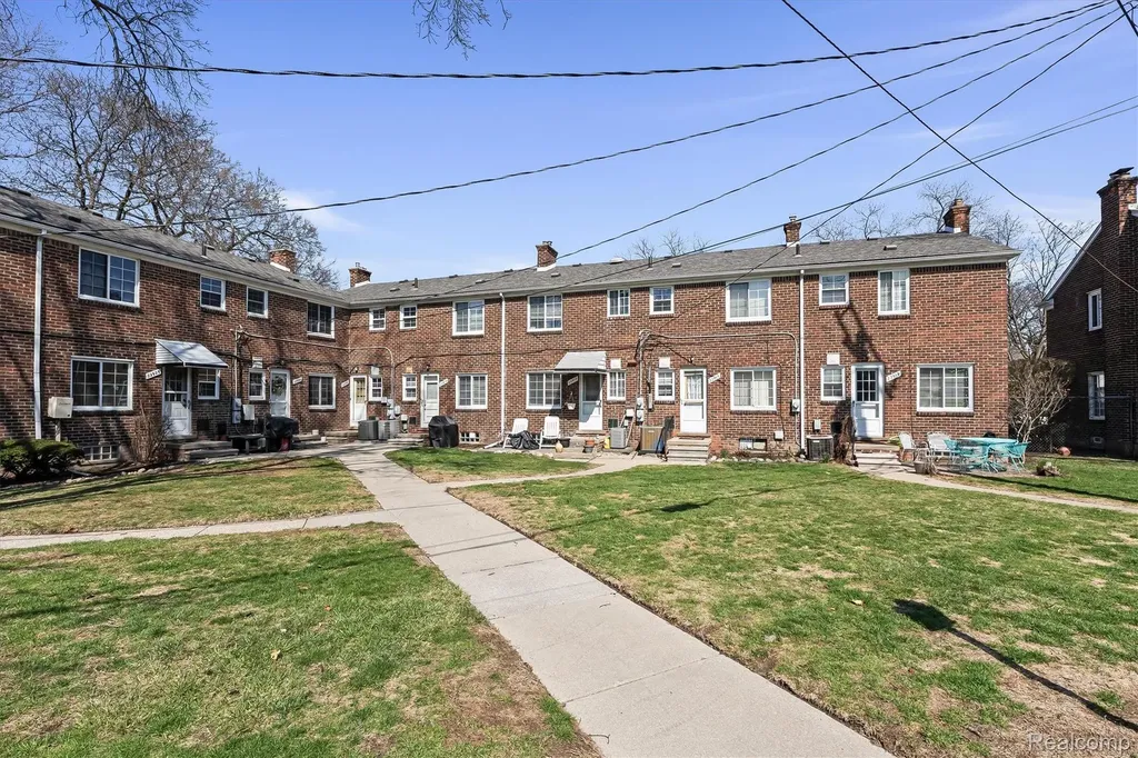 22923 Gary Lane St. Clair Shores City MI 48080