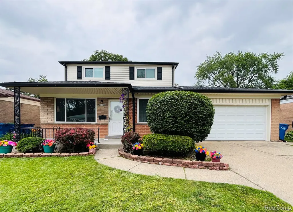 25562 Masch Avenue Warren City MI 48091