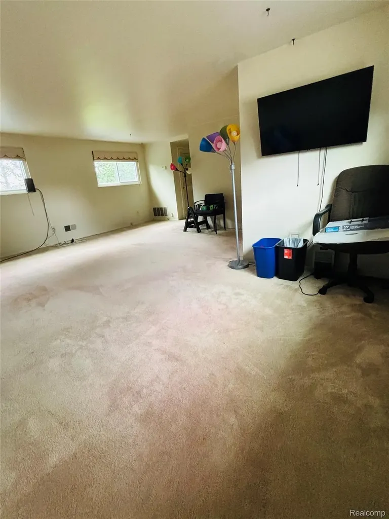 25562 Masch Avenue Warren City MI 48091