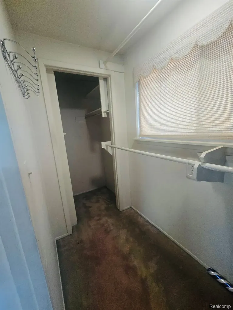 25562 Masch Avenue Warren City MI 48091