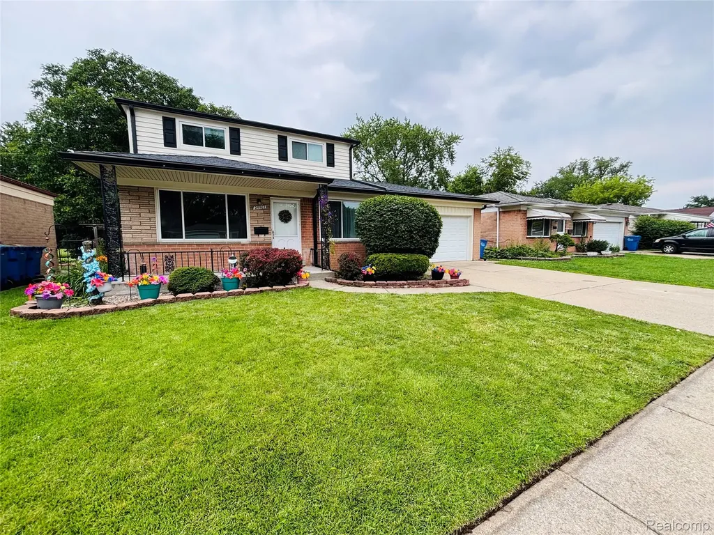 25562 Masch Avenue Warren City MI 48091