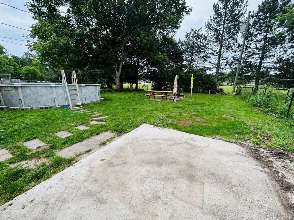 25562 Masch Avenue Warren City MI 48091