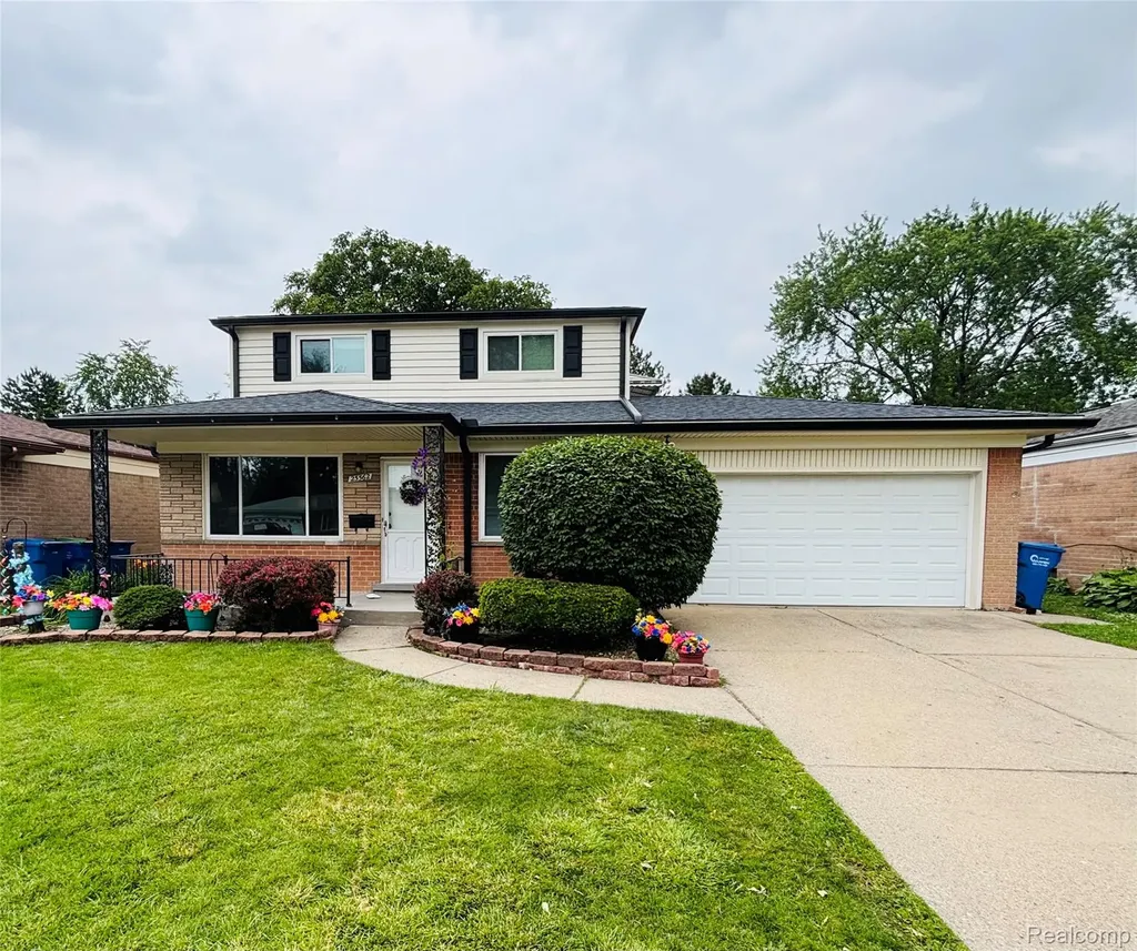 25562 Masch Avenue Warren City MI 48091