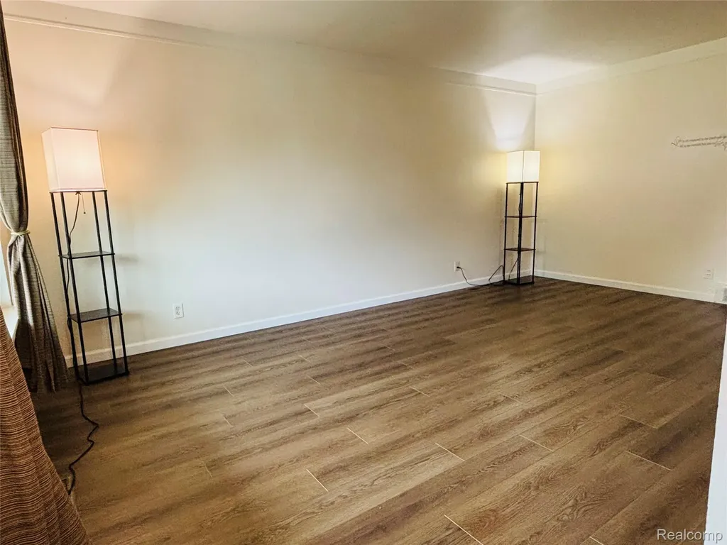 25562 Masch Avenue Warren City MI 48091
