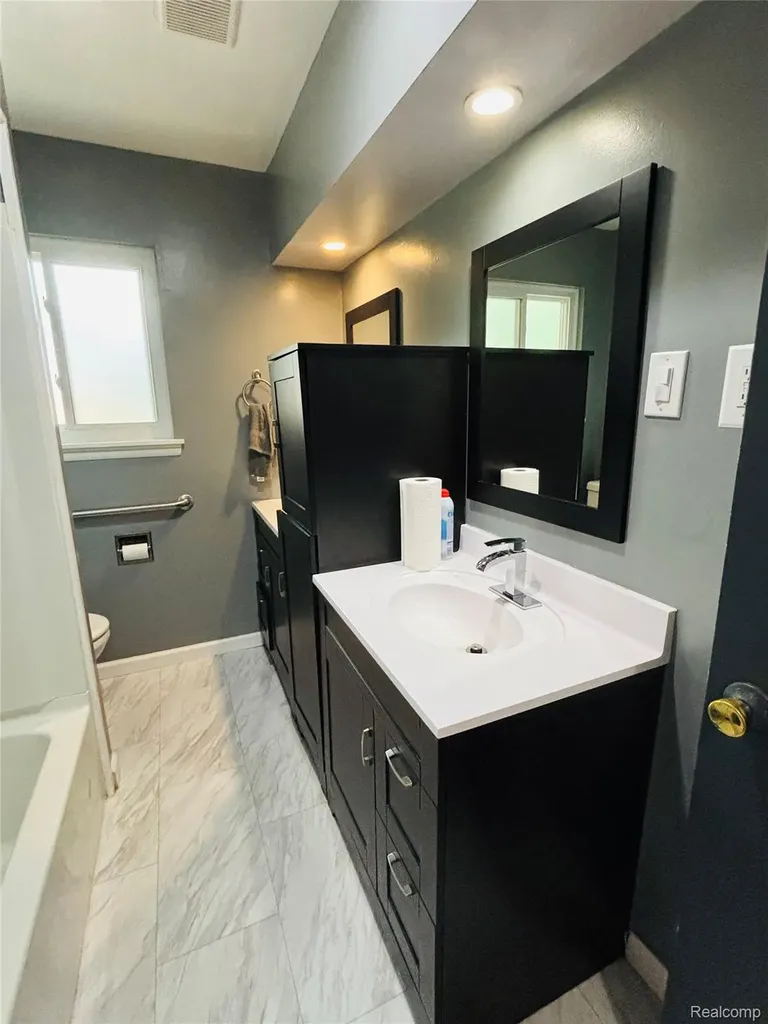 25562 Masch Avenue Warren City MI 48091