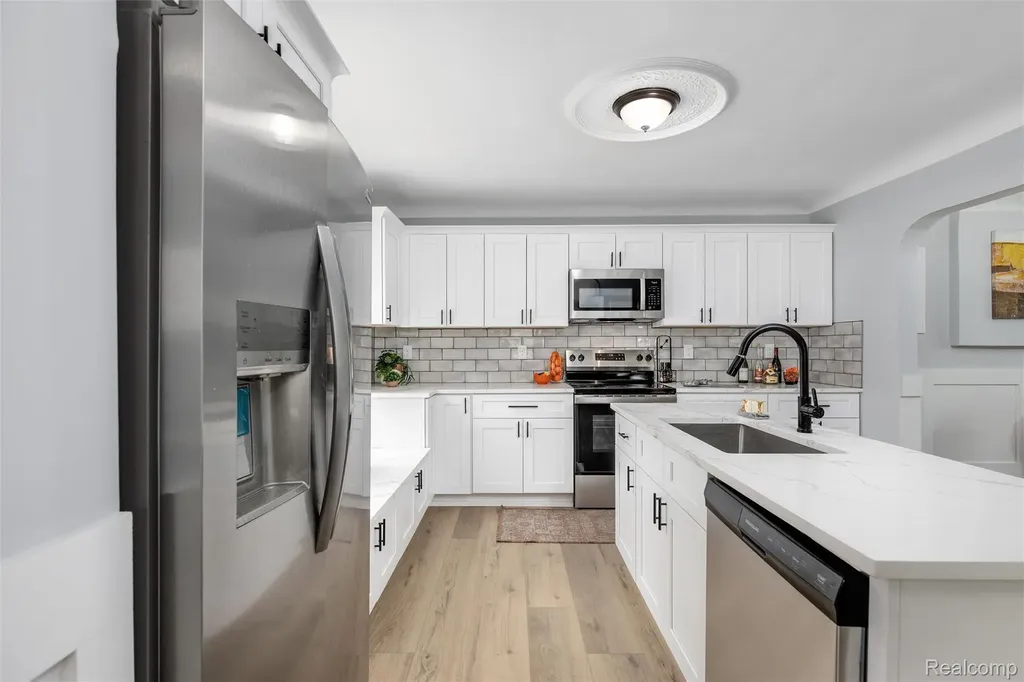 200 Alice Avenue Bloomfield Hills City MI 48302