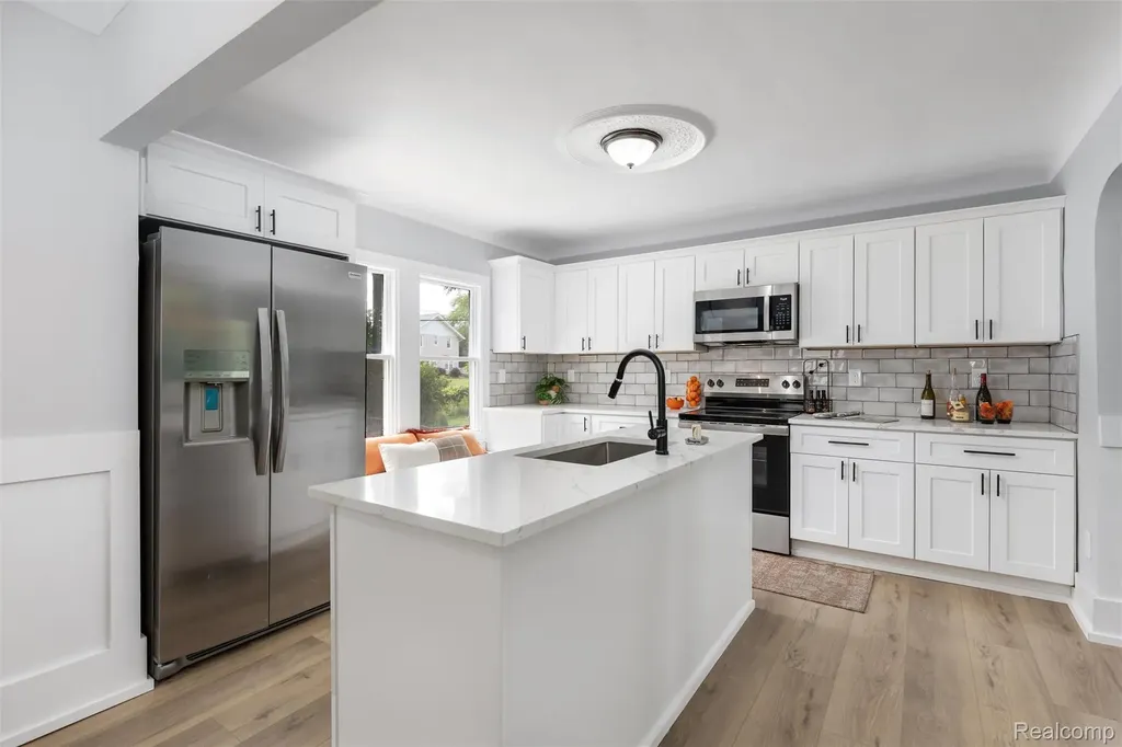 200 Alice Avenue Bloomfield Hills City MI 48302