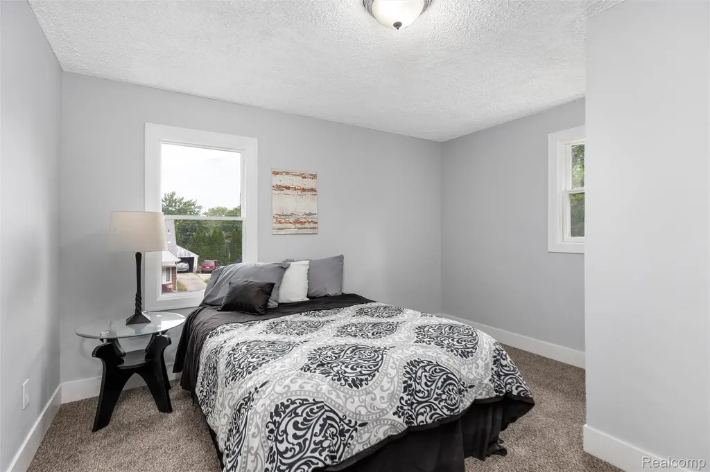 200 Alice Avenue Bloomfield Hills City MI 48302