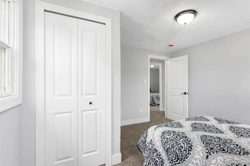 200 Alice Avenue Bloomfield Hills City MI 48302