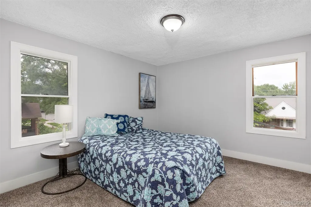 200 Alice Avenue Bloomfield Hills City MI 48302