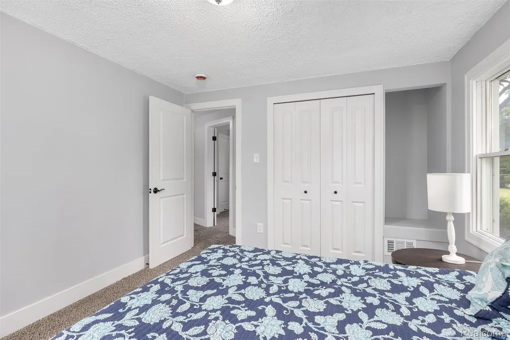200 Alice Avenue Bloomfield Hills City MI 48302