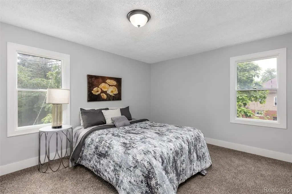 200 Alice Avenue Bloomfield Hills City MI 48302