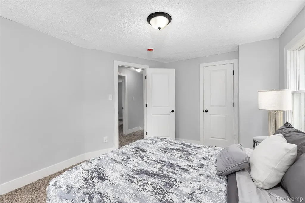 200 Alice Avenue Bloomfield Hills City MI 48302